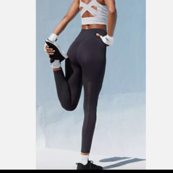 Free People Good Karma HR 7/8 Legging in Eggplant sz XS/S NWOT - Picture 5 of 13